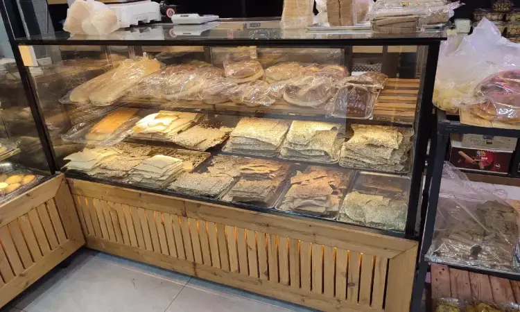 چیدمان مغازه نان فانتزی