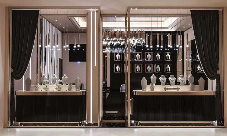 هماهنگی طراحی ویترین طلافروشی با سبک فروشگاه